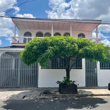 Casa Robles - Room Close To Airport #2 Managua Buitenkant foto