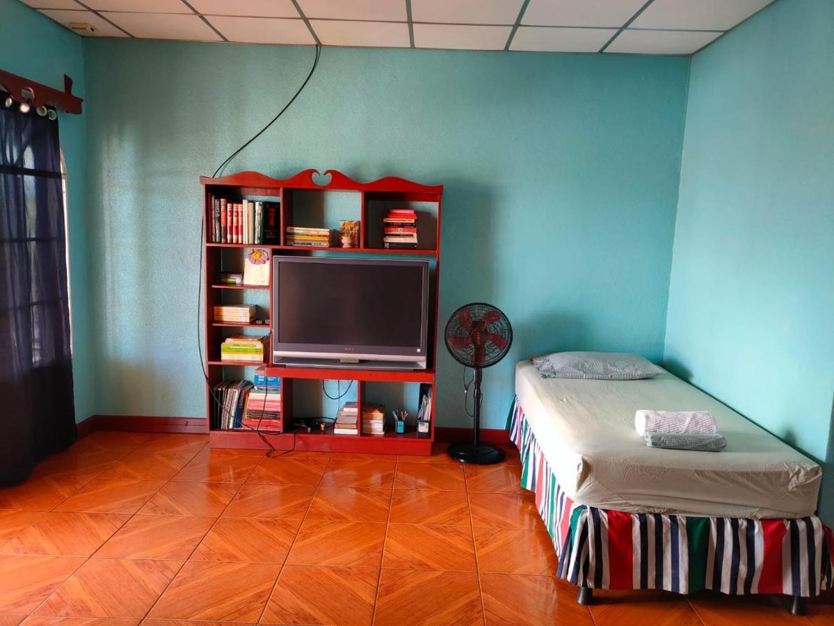 Casa Robles - Room Close To Airport #2 Managua Buitenkant foto